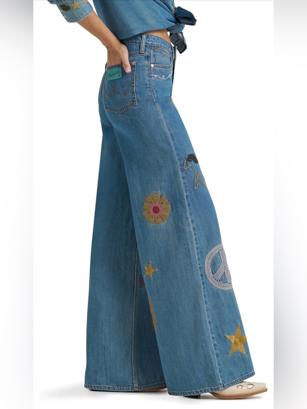 NWT Wrangler Womens X Lainey Wilson Cheeky Wide Leg Jean W33 - Picture 2 of 15